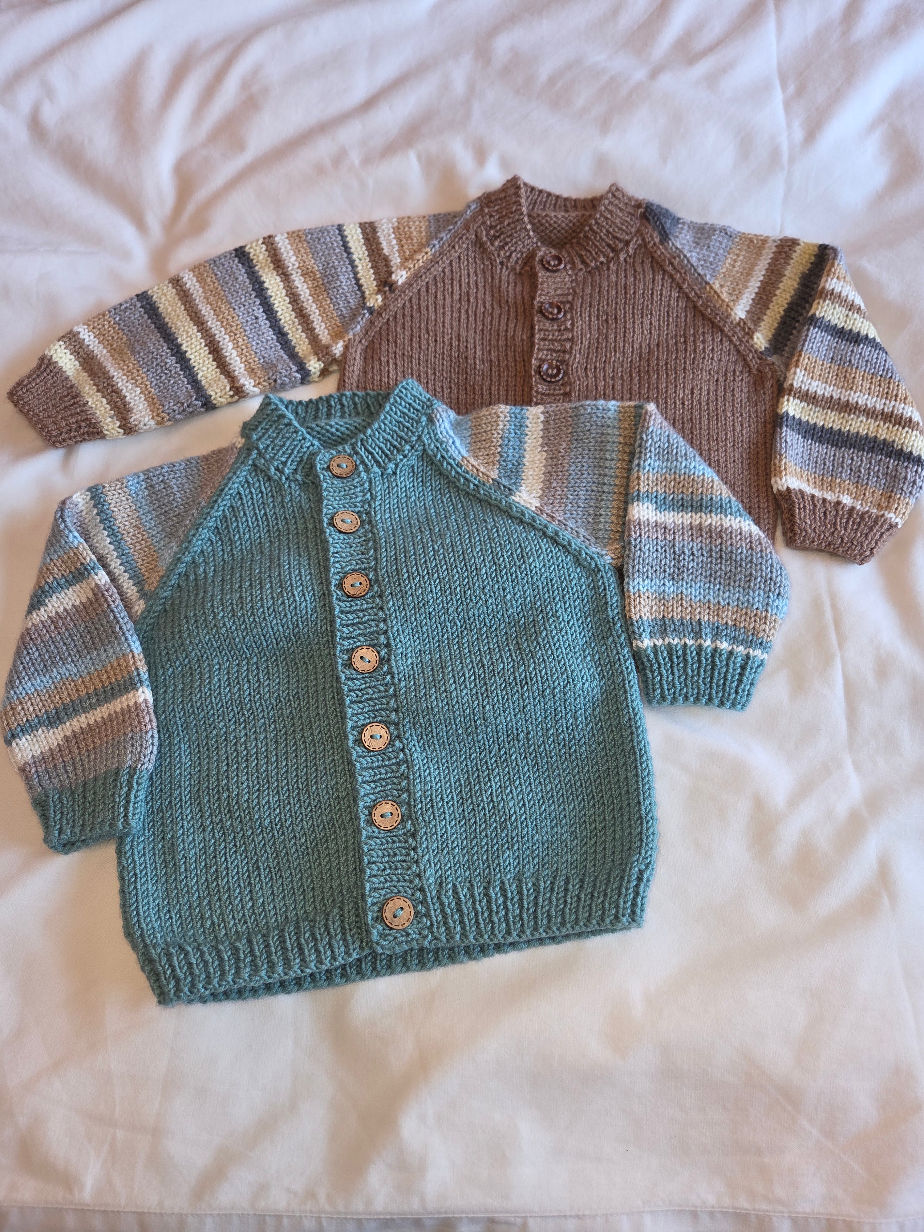Colour change sleeves Cardi - 6-12 mths
